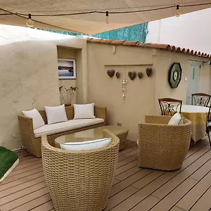 Rez-de-chaussée Privatif Spacieux 3* D'une Centre , Hyères France